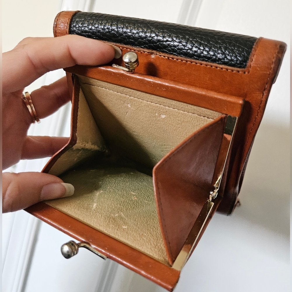 Vintage Dooney & Bourke Black and Tan Leather Wallet - Picture 3 of 4